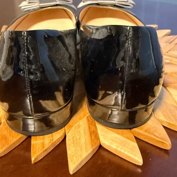 Prada Women's Gray Leather Flats with Silver Bow - Picture 4 of 8